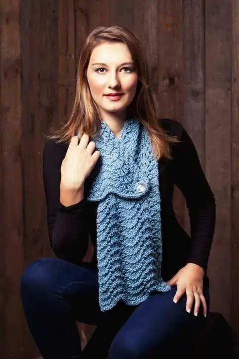 Adorable fan stitch scarf